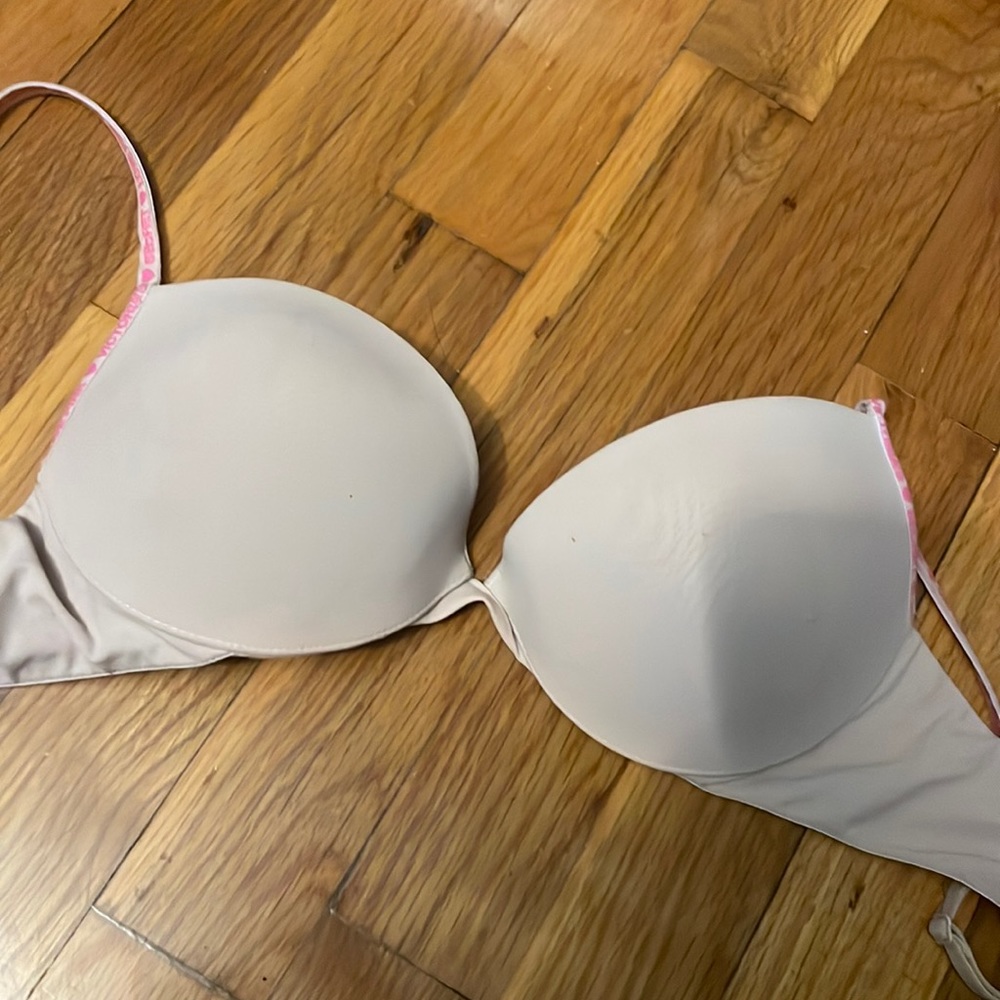 nude Victoria’s Secret bra